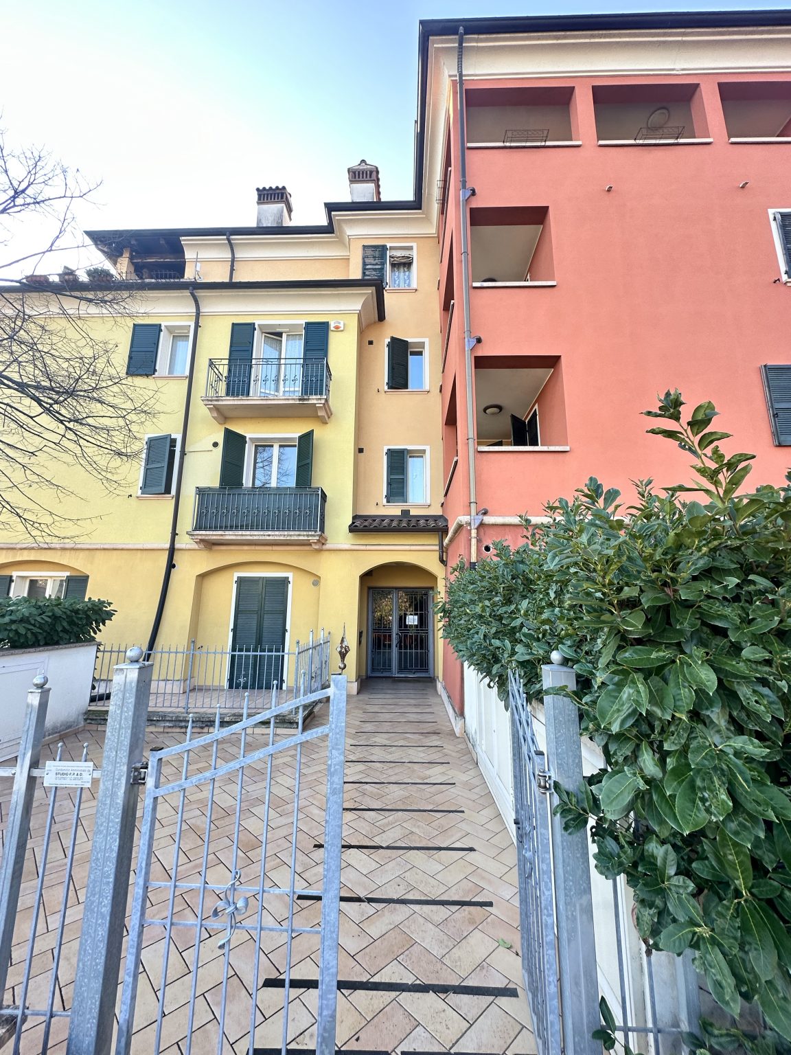 ATTICO SU DUE LIVELLI A VIGNOLA (‘CORTI’)