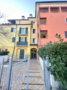 ATTICO SU DUE LIVELLI A VIGNOLA (‘CORTI’)