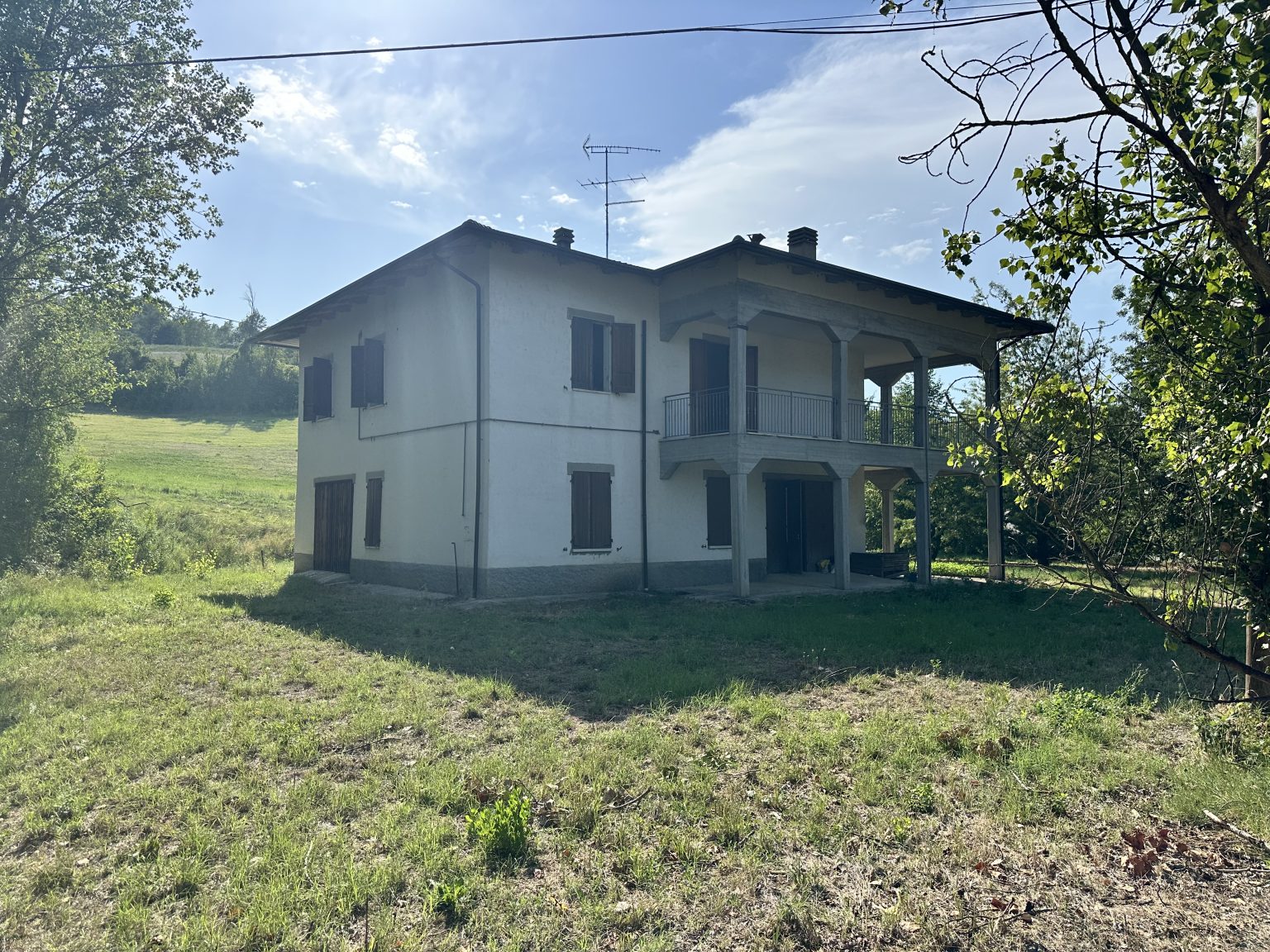 CASA CON TERRENO AGRICOLO A VALSAMOGGIA (CASTELLO DI SERRAVALLE)