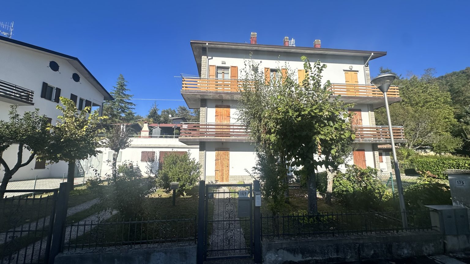 APPARTAMENTO CON GIARDINO A MONTESE (LOCALITA’ SALTO)